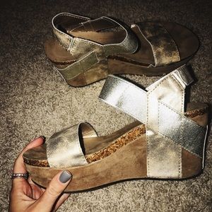 gold wedges by Pierre Dumas